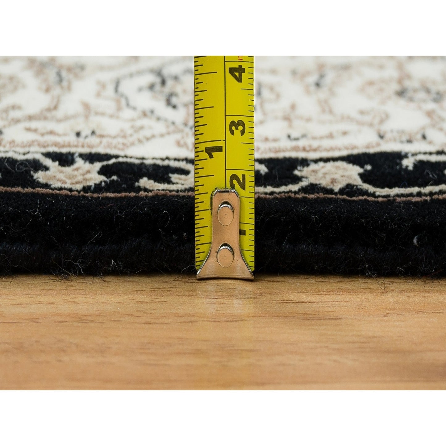 4'1"X6' Eerie Black Hand Knotted Herrita Design 250 Kpsi 100% Wool Rug