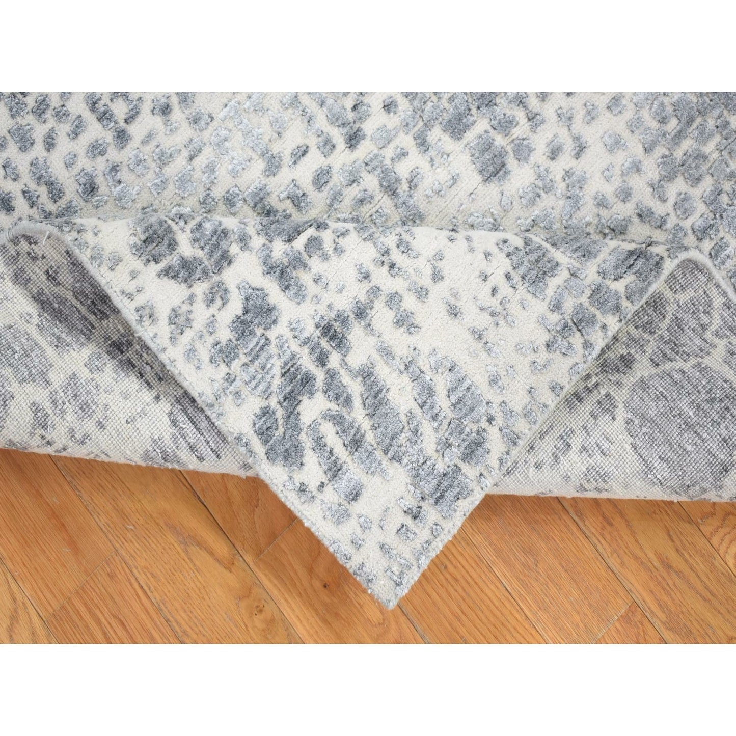 4'X6' Ivory Modern Design Hand Knotted Silk With Textured Wool Rug