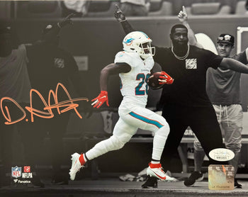 De'Von Achane Autographed 8X10 Dolphins Photo