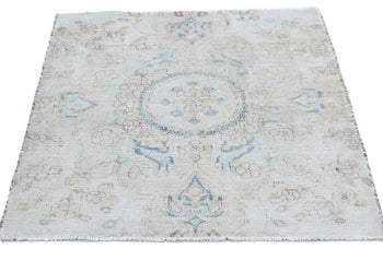 Muted Cream Floral Design Semi-Antique 2'6X2'11 Oriental Rug