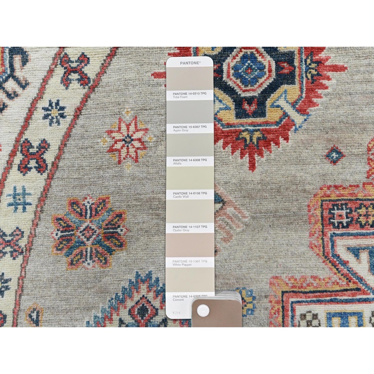 7'10"X7'10" Caucasian Afghan Special Kazak Hand Knotted Round Wool Rug