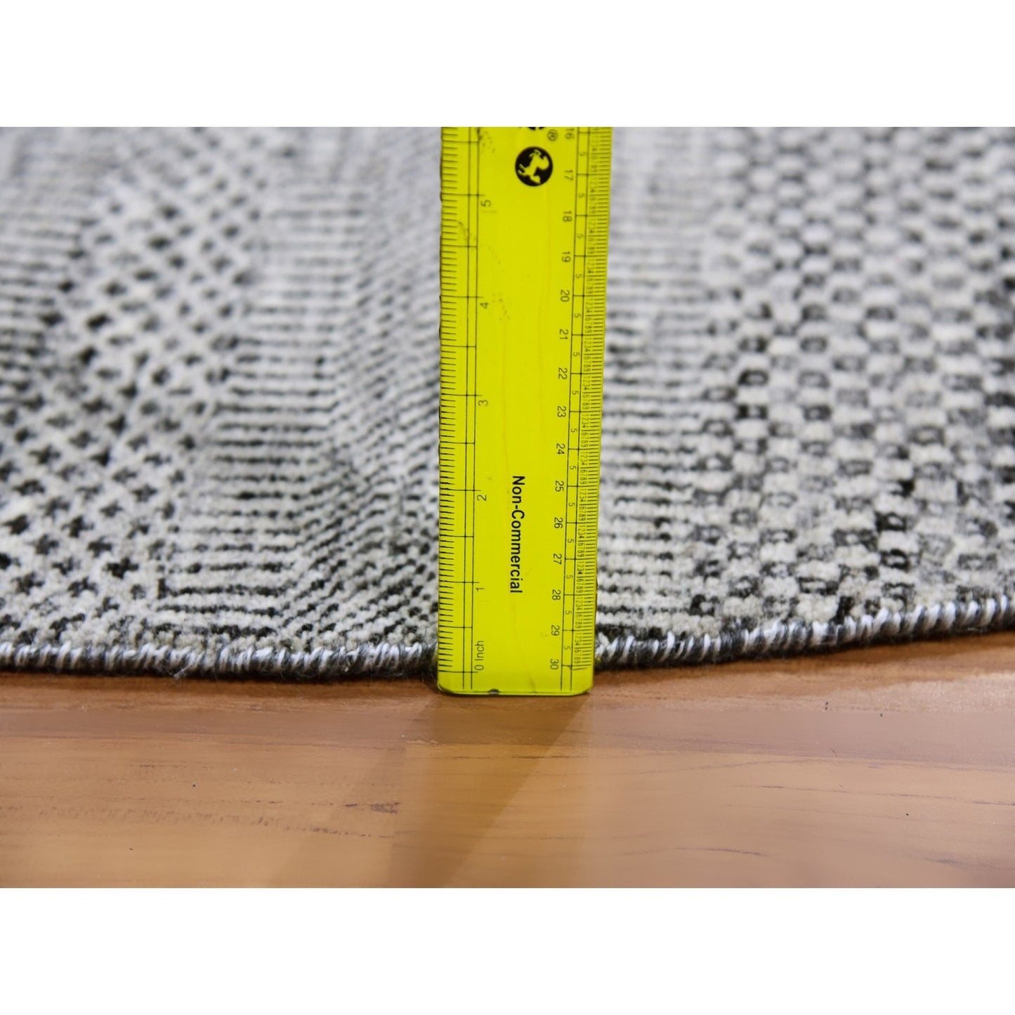 6'X6' Perfect Gray Undyed Wool Grass Design Hand Knotted Round Rug