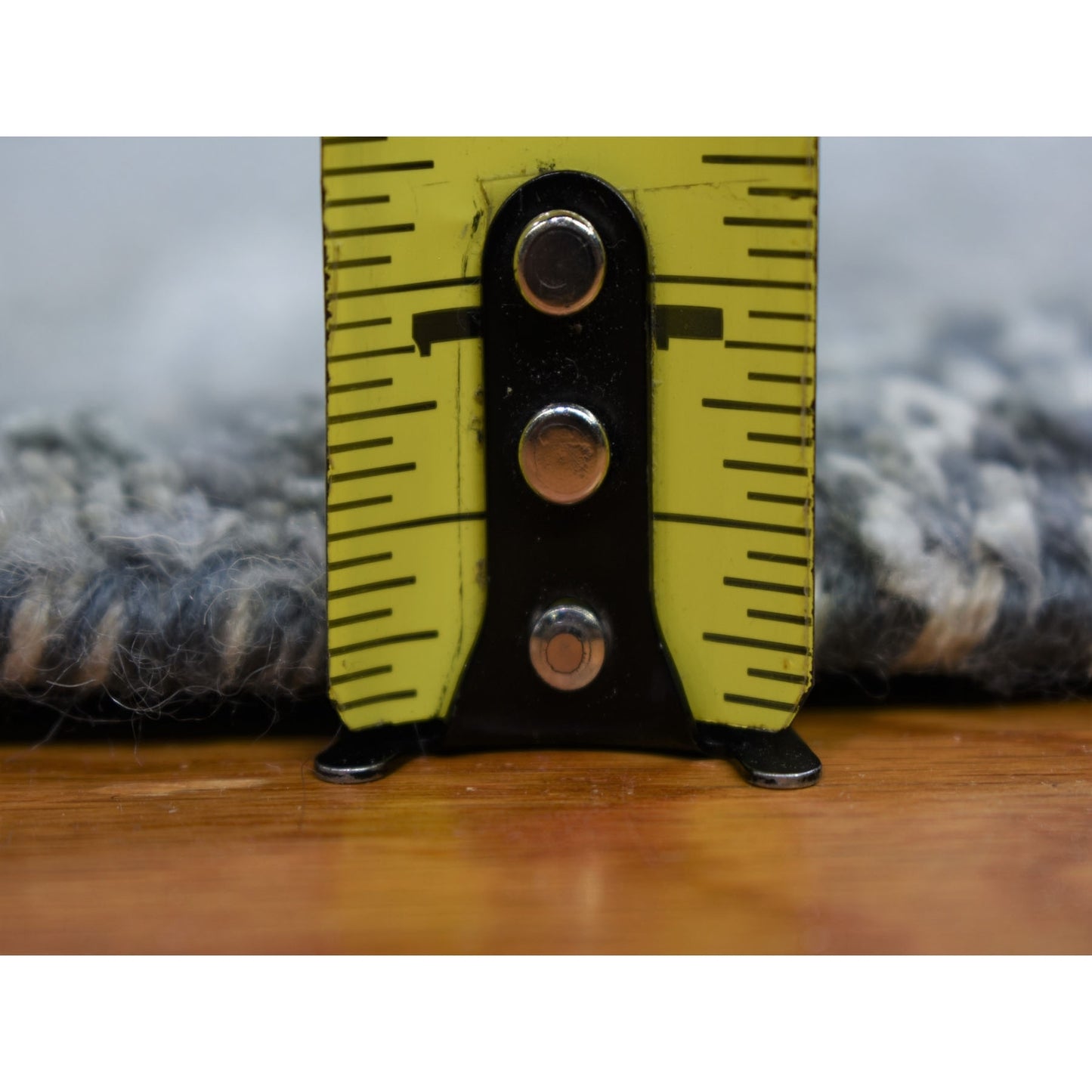 4'X4' Round Gray Wool And Pure Silk Jewellery Design Hand Knotted Rug