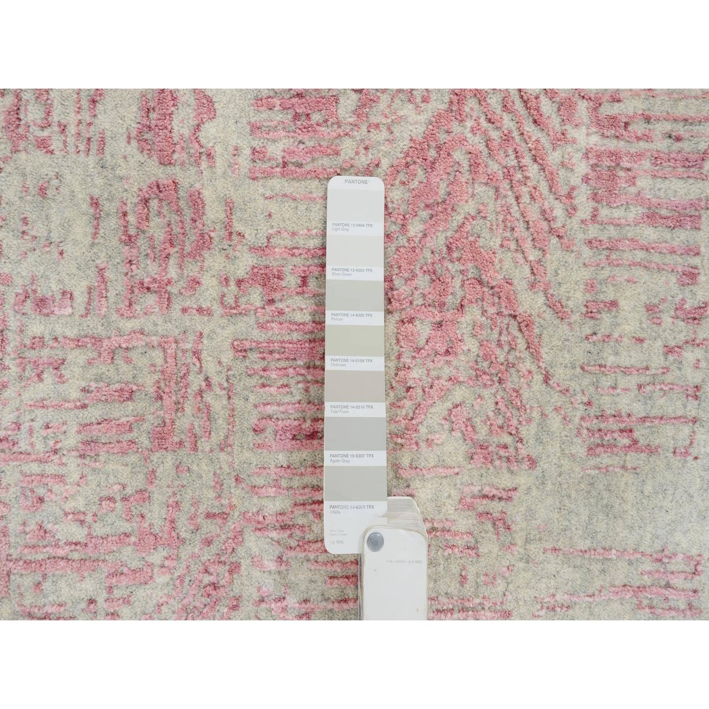 2'6"X10' Rose Pink Wool And Art Silk Jacquard Hand Loomed Runner Rug