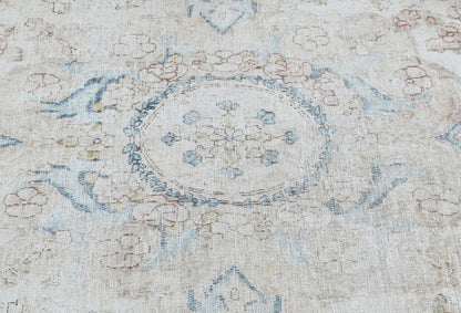Muted Cream Floral Design Semi-Antique 2'6X2'11 Oriental Rug