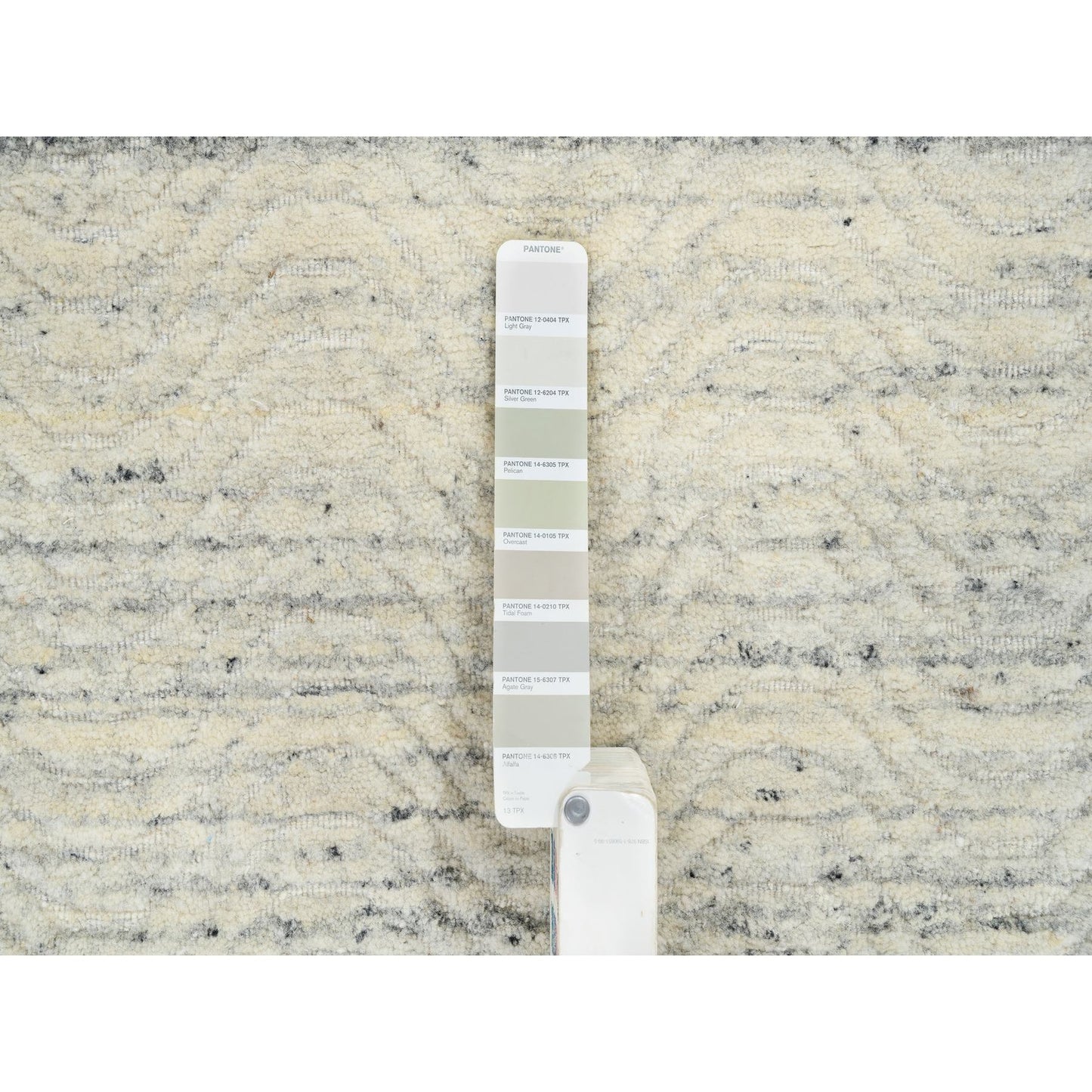 6'X6' Beige Wool Hand Loomed Variegated Modern Design Round Rug