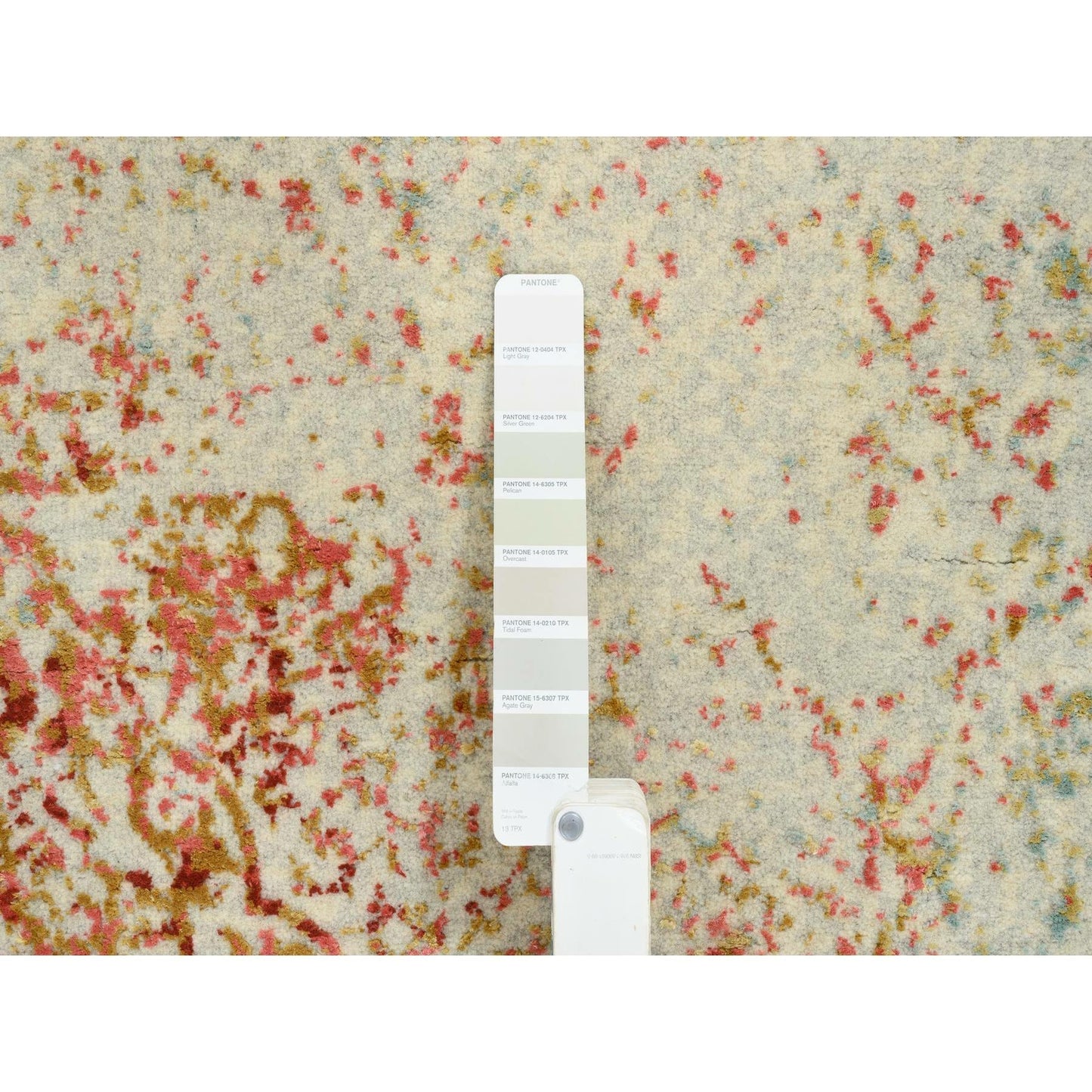 4'2"X6' Ivory Hand Knotted Farsian Erased Medallion Design Wool/Silk Rug