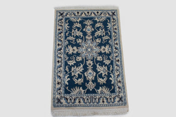 Hand-Knotted Oriental Rug Small Classic Floral