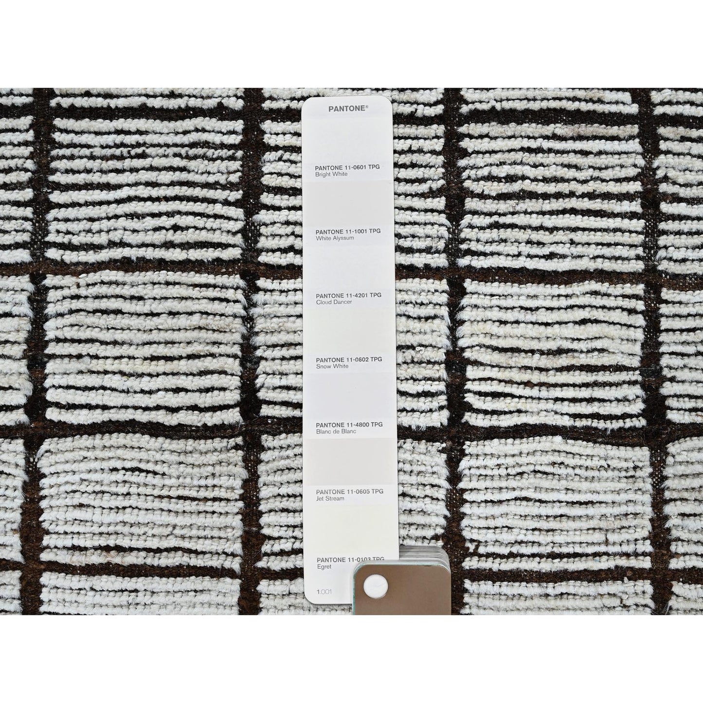 9'7"X11'8" White Moroccan Weave With Grid Design All Wool Hand Knotted Rug