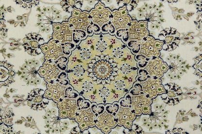 Hand-Knotted Indo-Nain Floral Medallion Rug