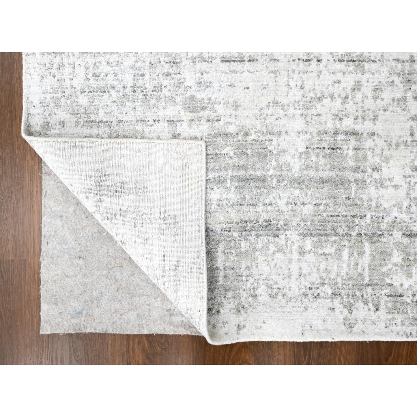 4'X6' White With Gray Modern Design Hand Loomed Wool And Bamboo Silk Rug
