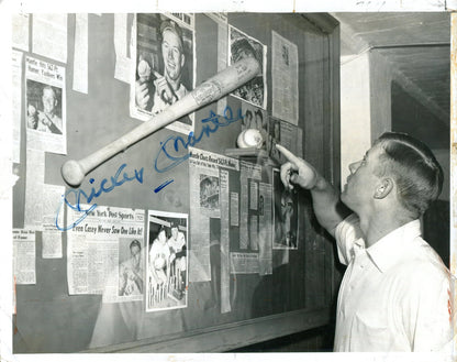 Mickey Mantle Autographed Original Photo (Jsa)