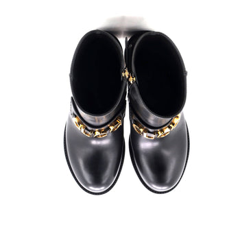 Gucci Women'S Logo Heeled Ankle Boots Leather