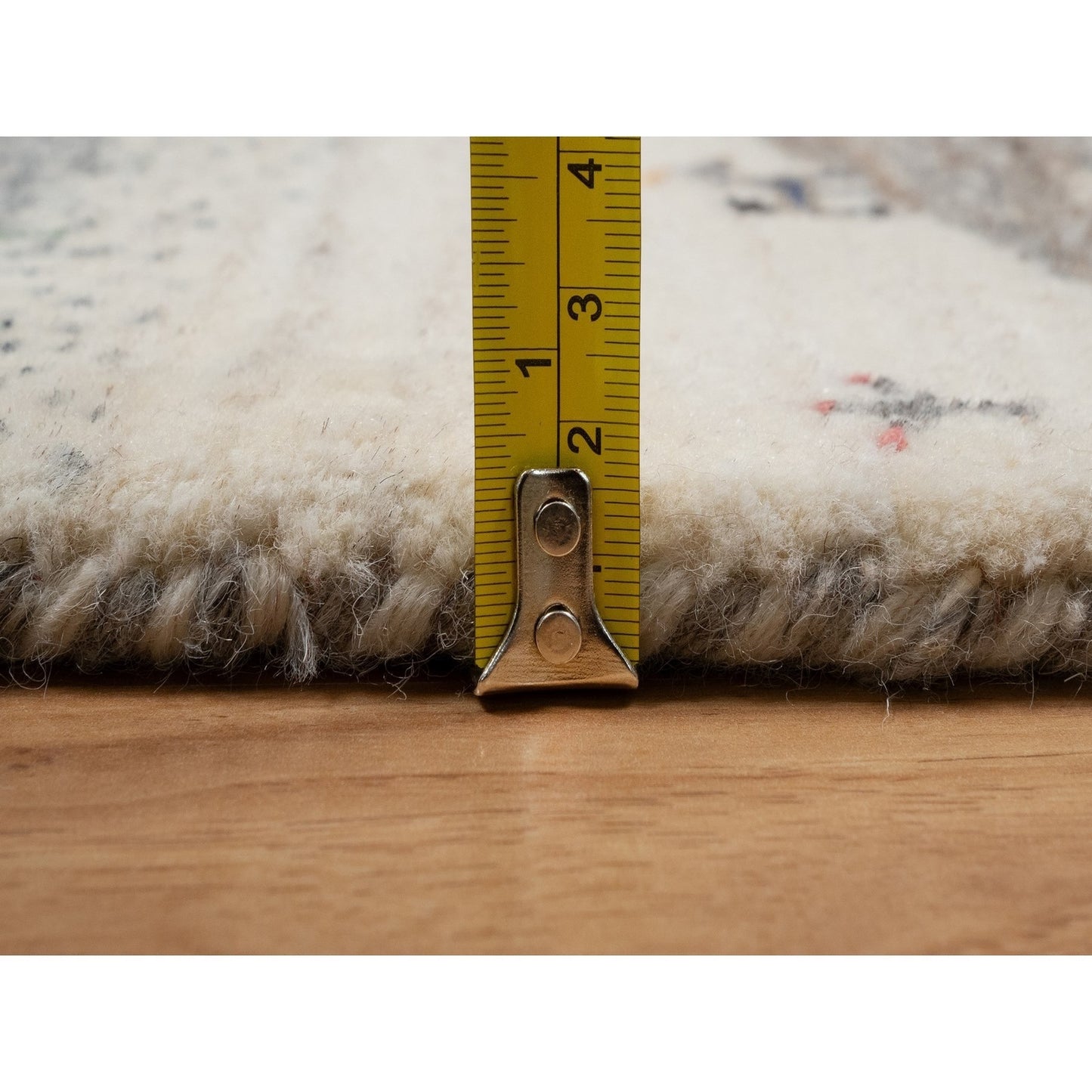 2'6"X9'10" White Lori Buft Animal Figurines Wool Hand Knotted Runner Rug