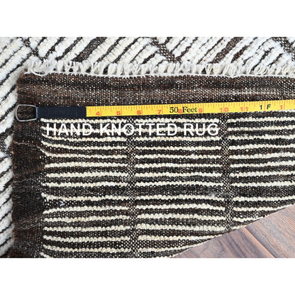 2'1"X2'8" White Moroccan Weave With Box Design Wool Hand Knotted Mat Rug