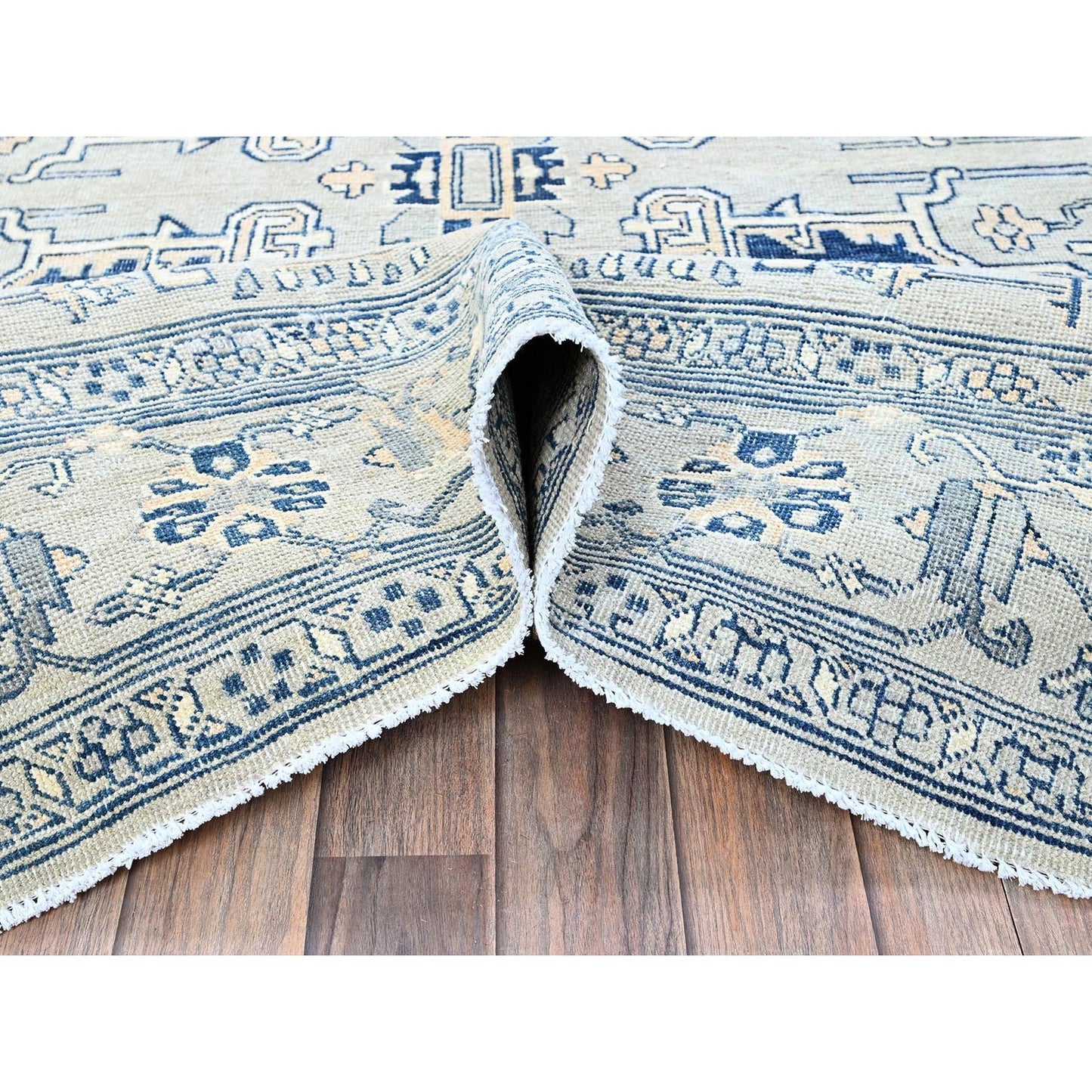 6'X9' Cloud Gray Seeripe Heris Medallion Design Pure Wool Hand Knotted Rug