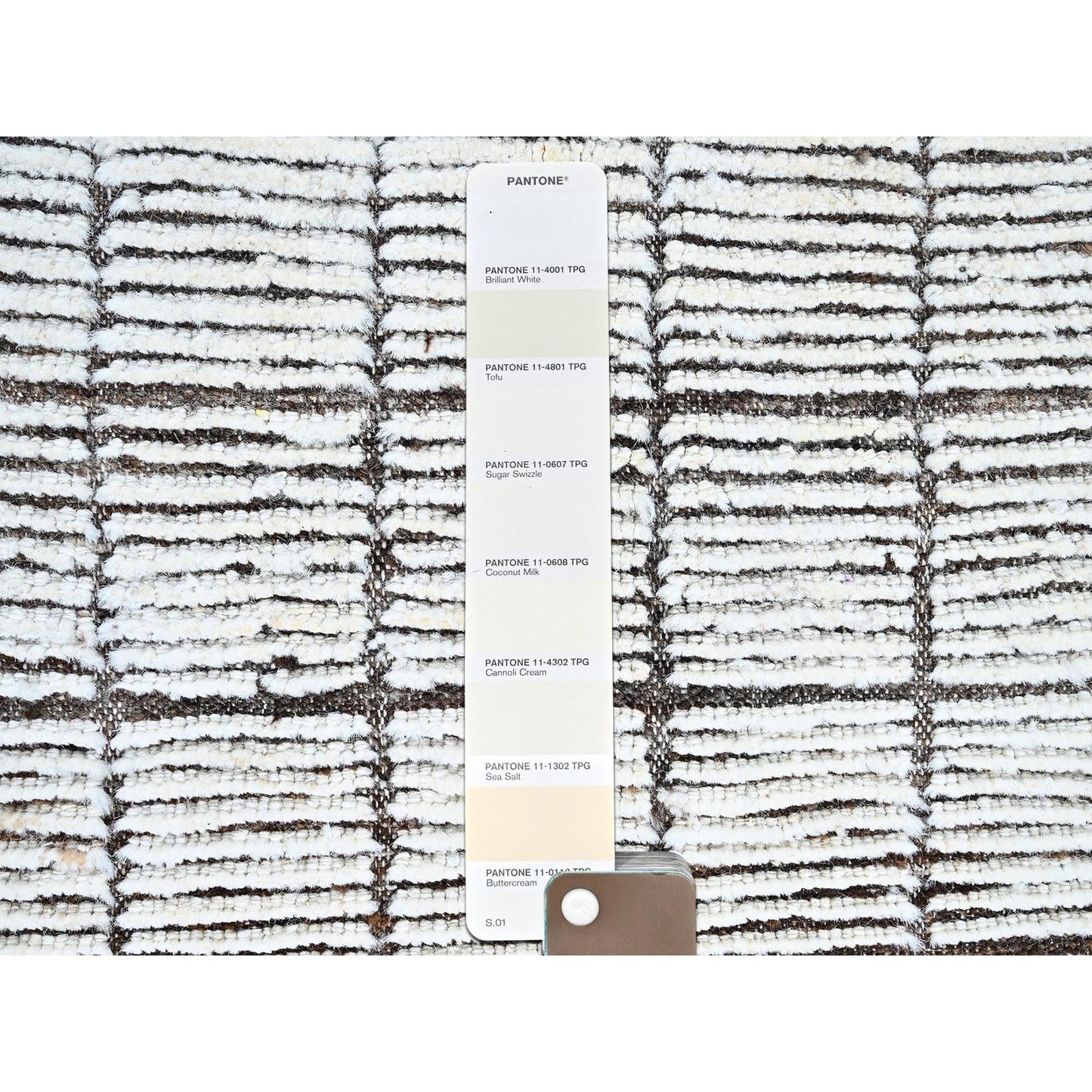 2'1"x2'8" White Moroccan Weave with Box Design Wool Hand Knotted Mat Rug