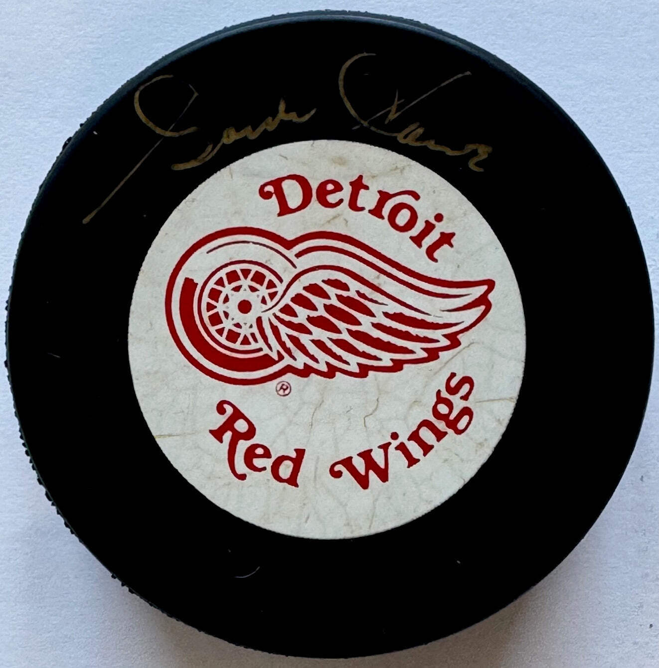 Gordie Howe Autographed Vintage Detroit Red Wings Puck (Jsa)