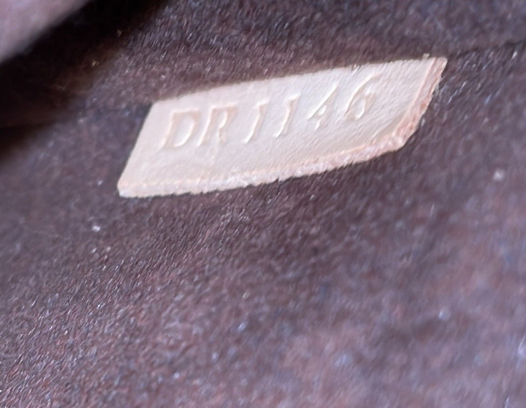 Louis Vuitton Pochette Metis Monogram Canvas