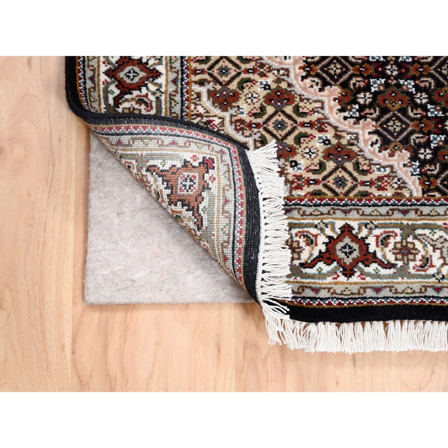 2'10"X5'4" Fish Medallion Design Tebraz Mahi Wool-Silk Hand Knotted Rug