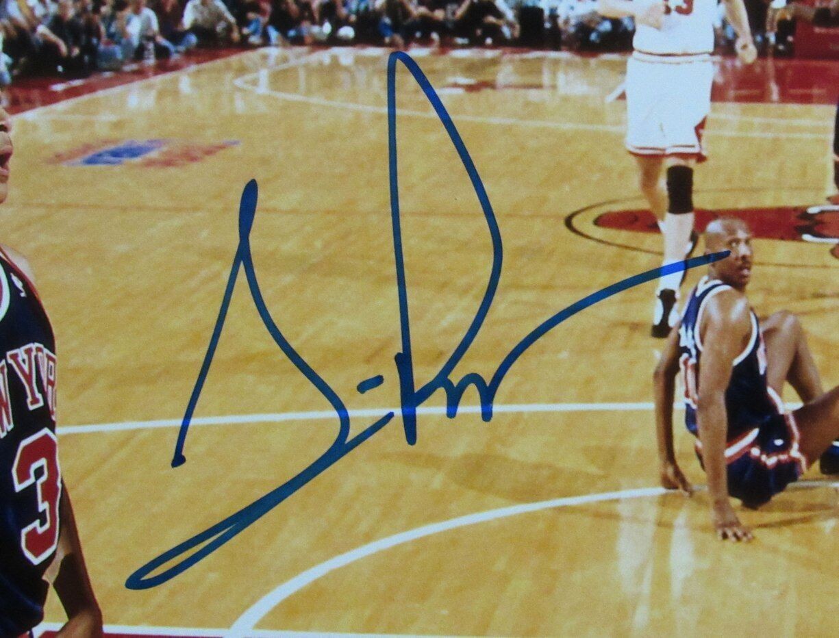 Scottie Pippen Hof Autographed 16X20 Photo Chicago Bulls Beckett 176457