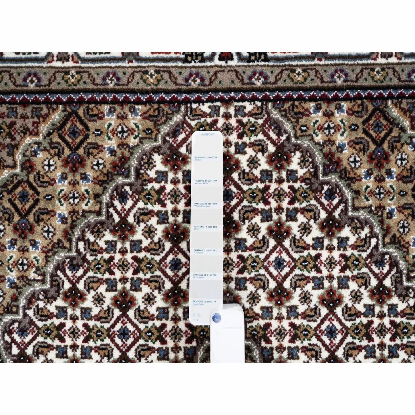 3'8"X6' Wool And Silk Fish Medallion Design Tebraz Mahi Handknotted Rug