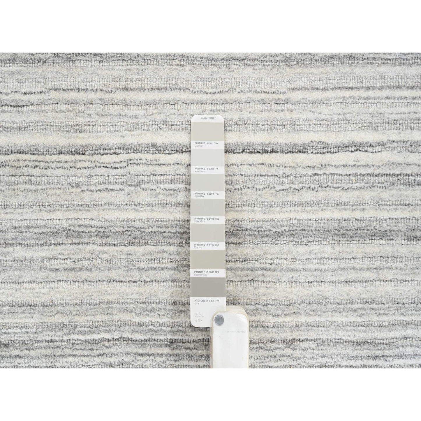 9'9"X9'9" Gray Hand Loomed Undyed Natural Wool Modern Design Round Rug