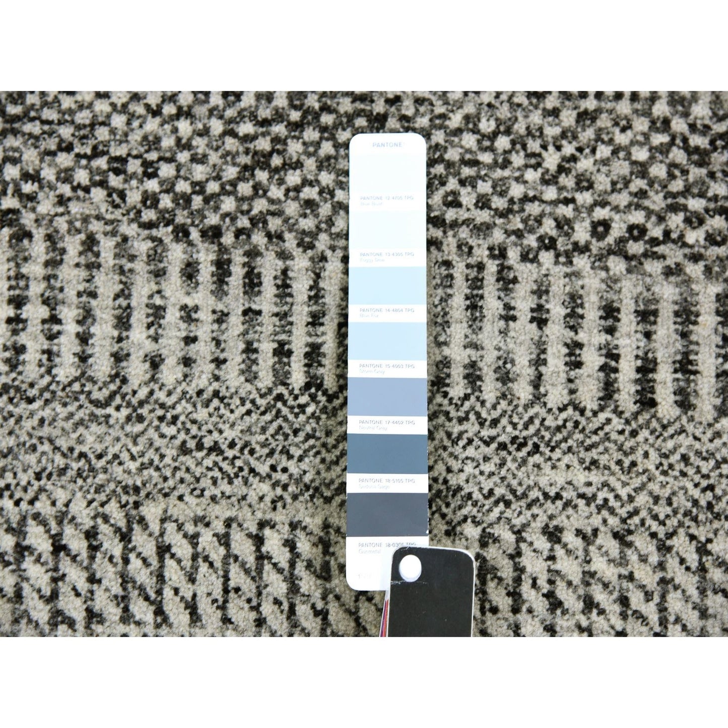 2'7"X4'1" Rustic Gray Grass Design Hand Knotted Undyed Organic Wool Rug