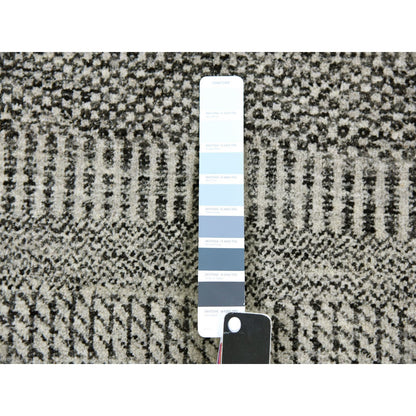 2'7"X4'1" Rustic Gray Grass Design Hand Knotted Undyed Organic Wool Rug