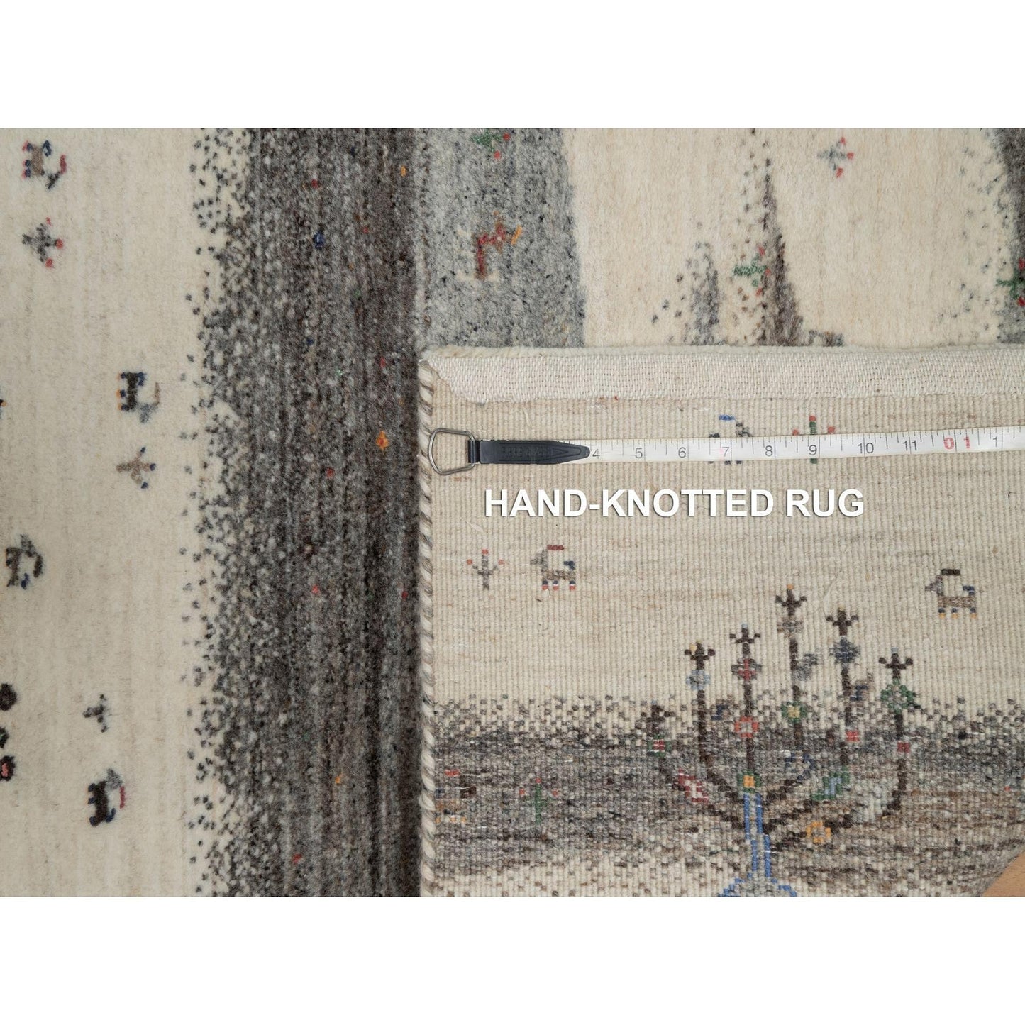 2'6"X9'10" White Lori Buft Animal Figurines Wool Hand Knotted Runner Rug