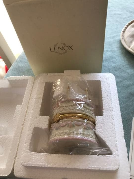 Collectible Lenox Happy Birthday Treasure Box Porcelain Trinket Figurine Gift