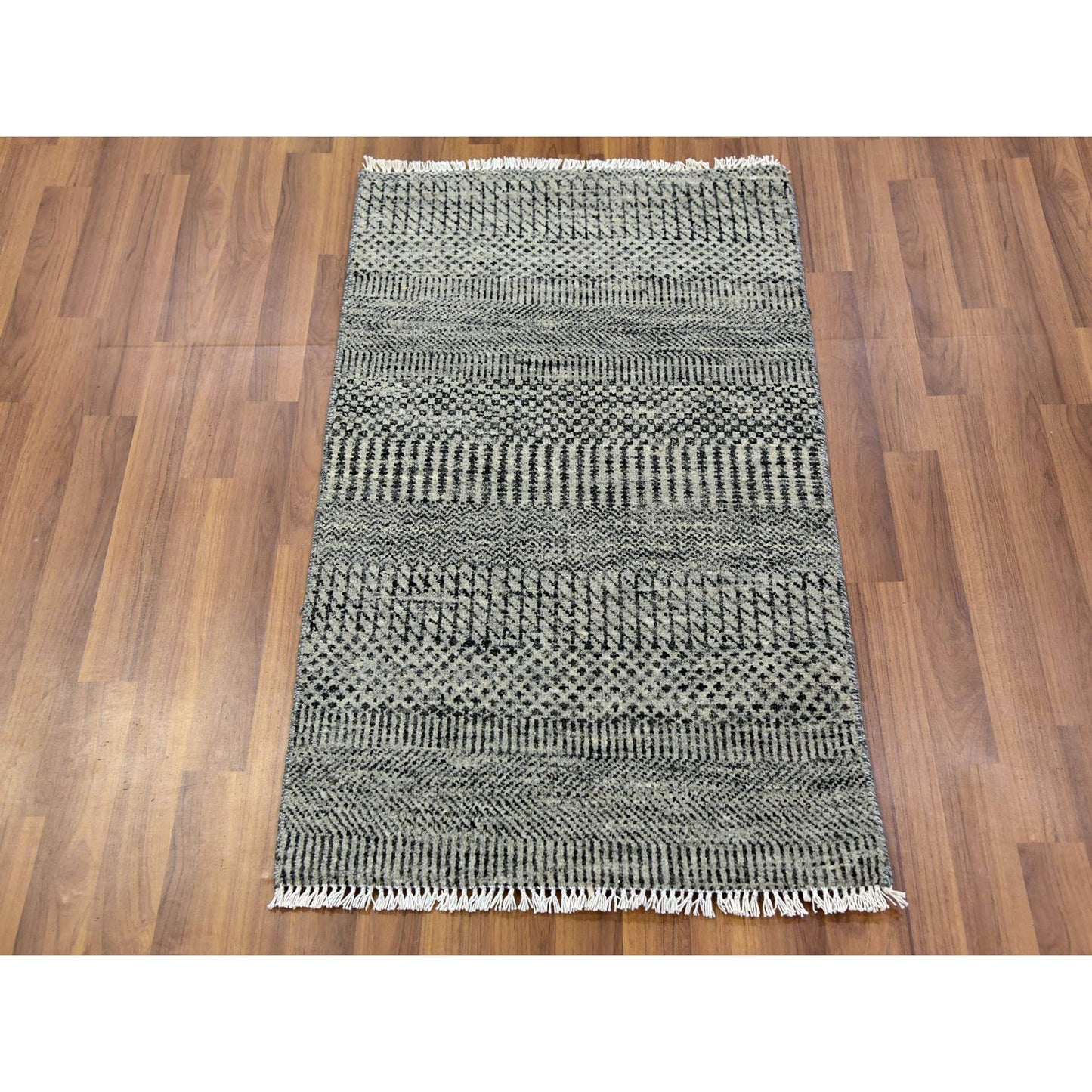 2'X3'2" Gentle Gray Modern Hand Knotted Grass Design Undyed Wool Mat Rug