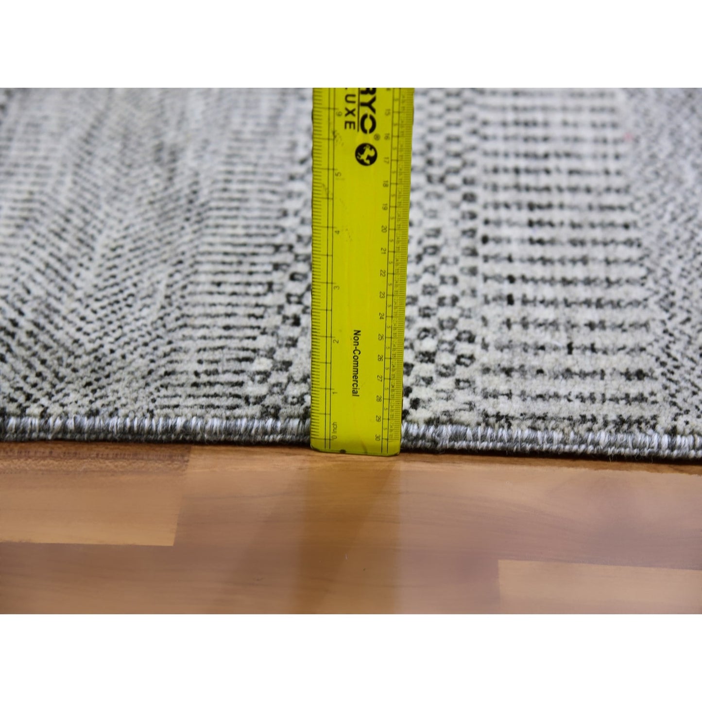 8'X8' Silver Gray Grass Design Undyed 100% Wool Hand Knotted Square Rug