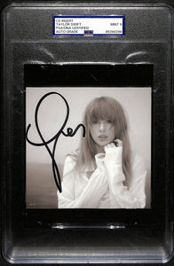 Taylor Swift Signed/Autog CD Insert 4.75x4.75 B/W Photo PSA/DNA MINT 9 190877