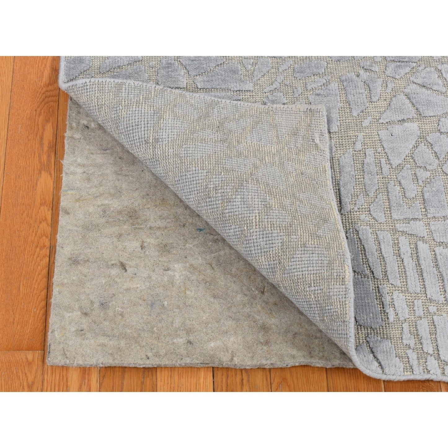 6'X8'10" Gray Flat Pile With Raised Silk Hand Knotted Tone On Tone Rug