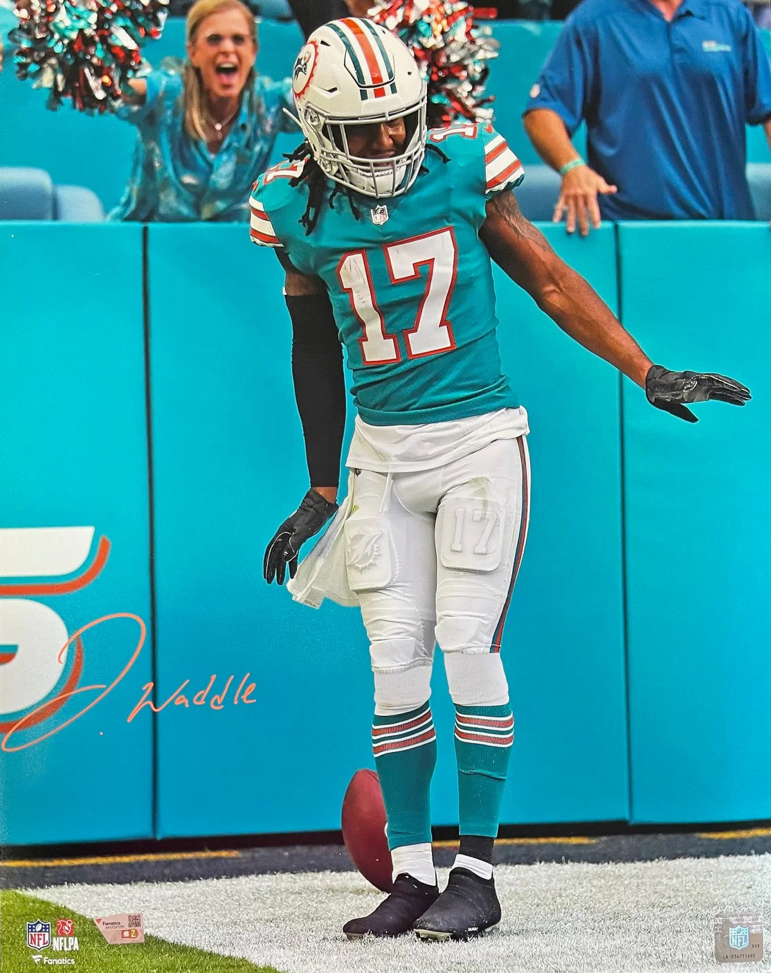 Jaylen Waddle Autographed 16X20 Photo (Fanatics)