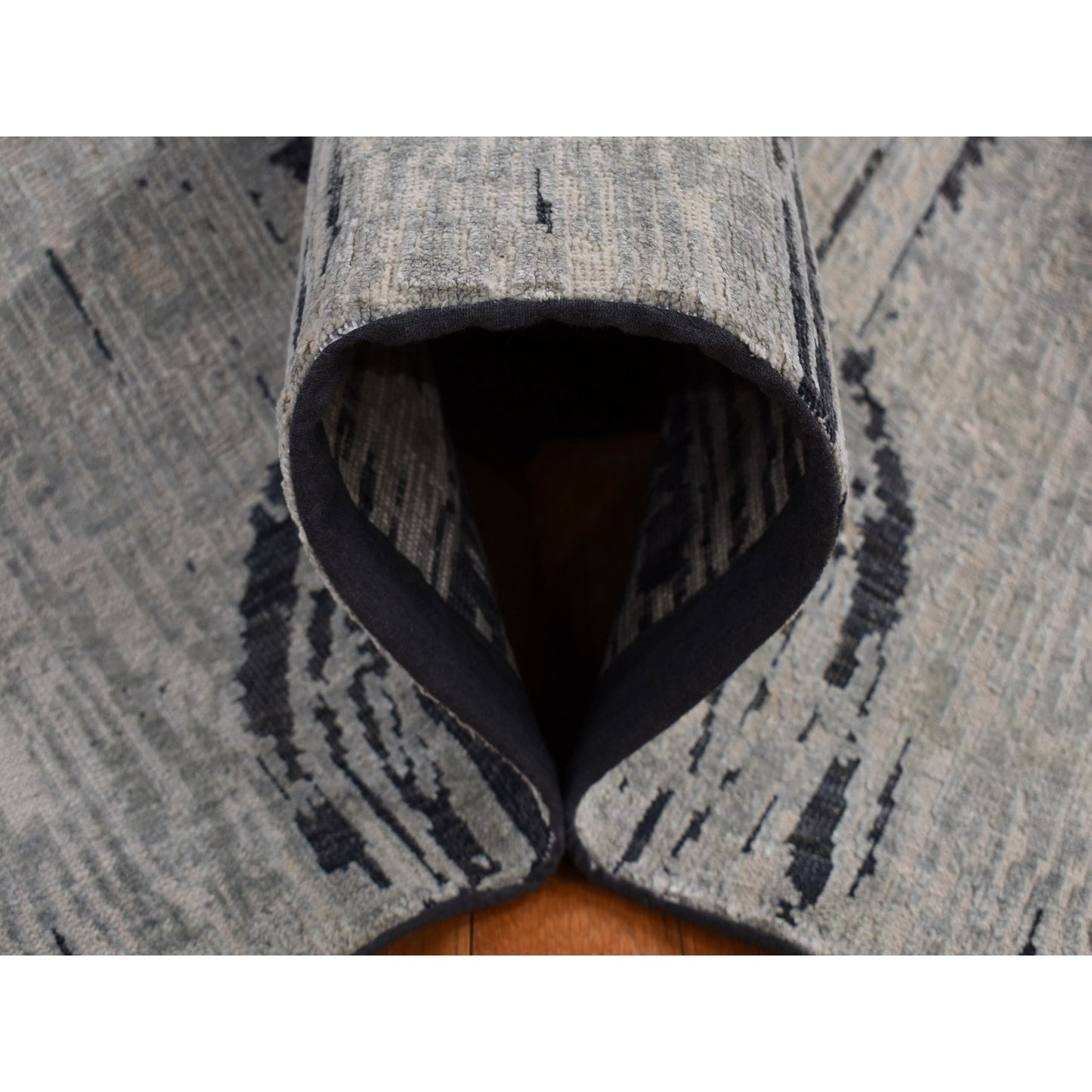 6'X9' Cloud Gray The Cane Pure Silk With Textured Wool Hand Knotted Rug