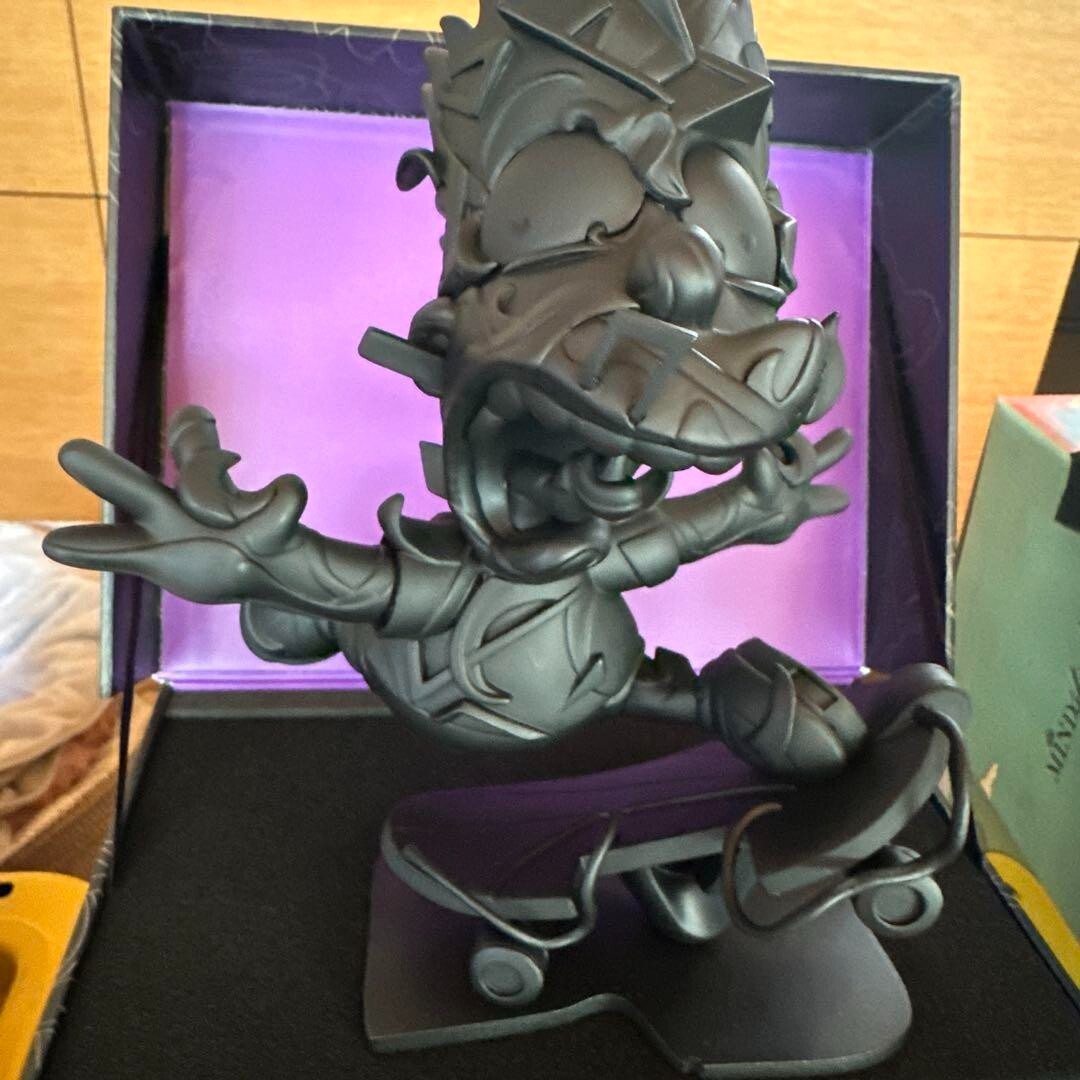 Louis De Guzman "Elevate" Black Vinyl Figure Signed Original Box Ed500