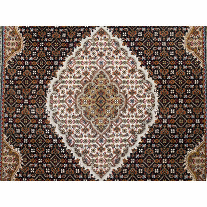 3'10"X6' Hand Knotted Tebraz Mahi Fish Medallion Design Wool And Silk Rug