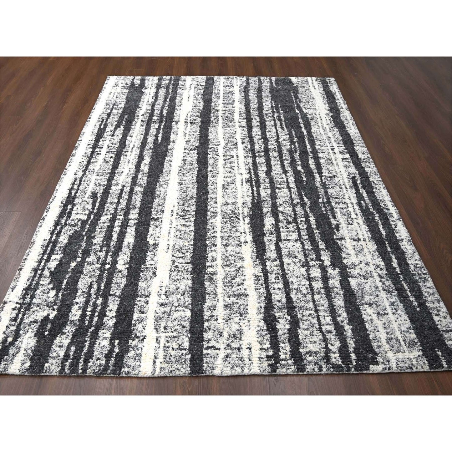 8'3"X10' Black And Ivory Modern Design Organic Wool Oriental Rug