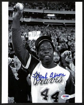 Hank Aaron Hof Signed/Auto 8X10 B/W Photo #715 Home Run Braves Psa/Dna 197212