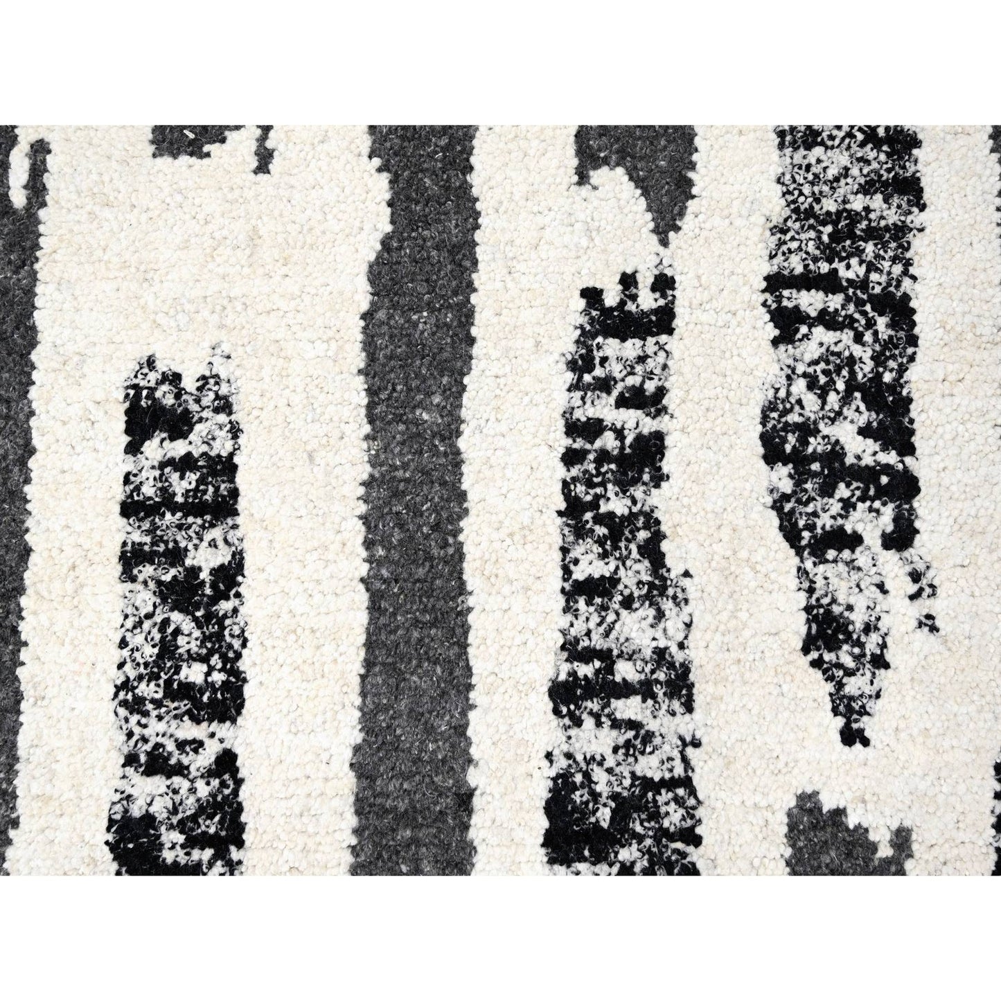 10'2"X13'7" Ivory & Black Wool Modern Design Hand Knotted Oriental Rug