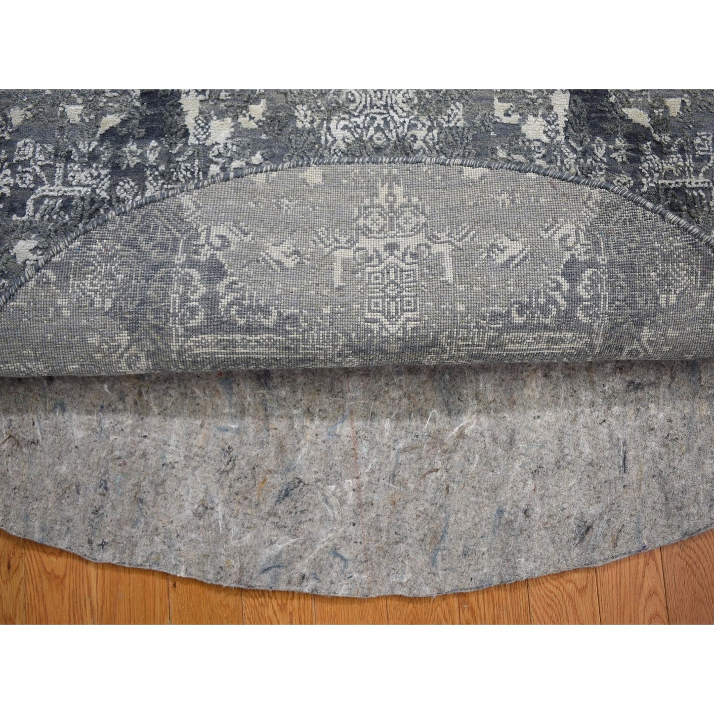 4'X4' Round Gray Wool And Pure Silk Jewellery Design Hand Knotted Rug