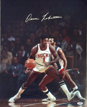 Oscar Robertson Autographed 16X20 Basketball Photo (Psa)
