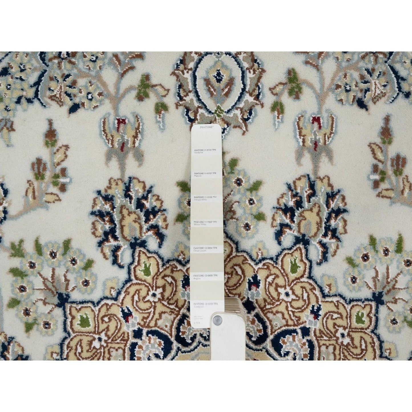 6'X6' Ivory Hand Knotted Nain With Flower Design Wool And Silk Round Rug