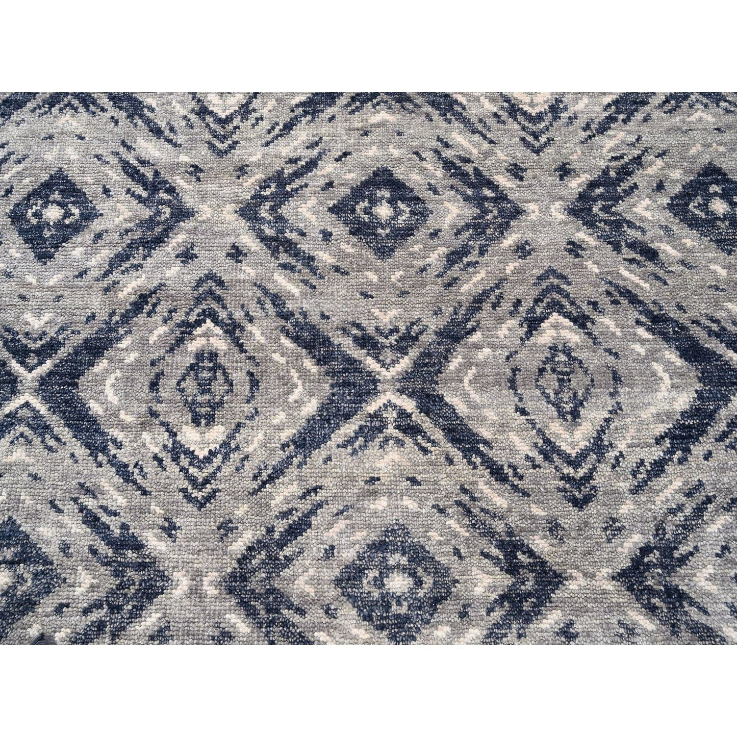 9'X12' Supple Collection All Over Square Design Erased Wool Handmade Rug