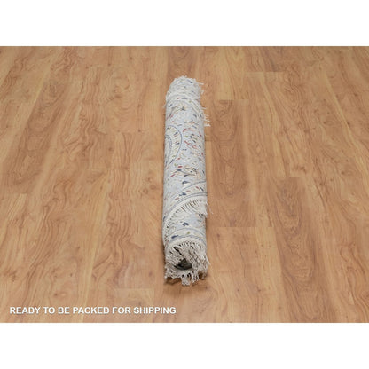 5'2"X5'2" Ivory Wool And Silk Nain Flower Pattern Hand Knotted Round Rug