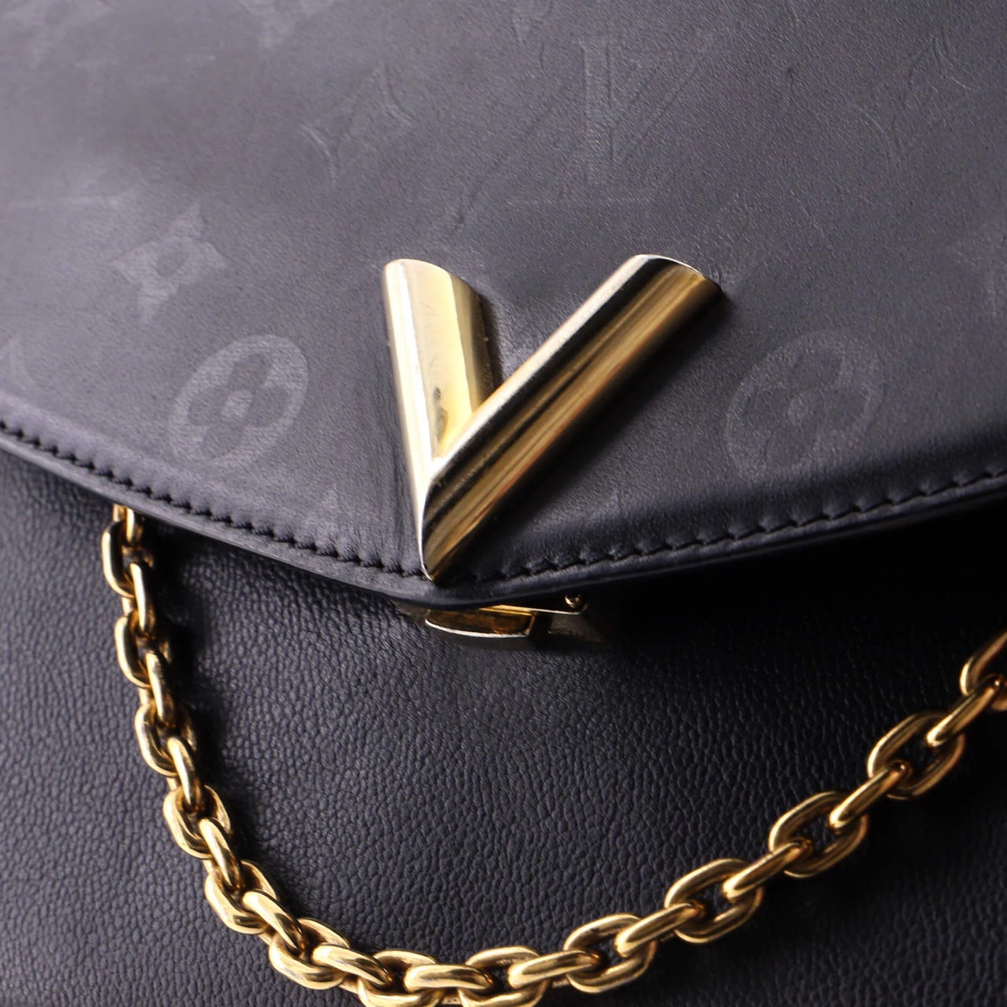 Louis Vuitton Very Messenger Monogram Leather