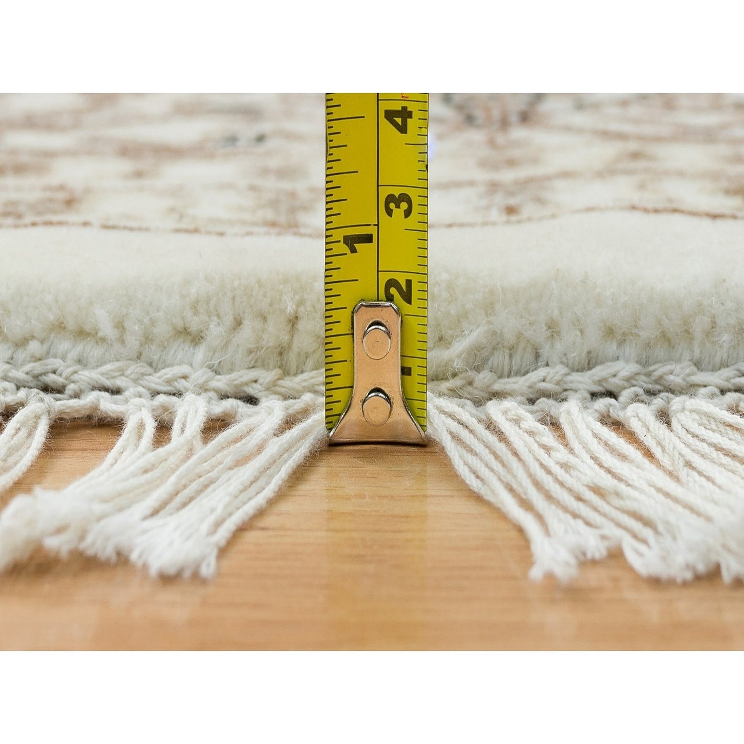 6'3"X6'3" Ivory 250 Kpsi Wool Hand Knotted Herrita Design Round Rug