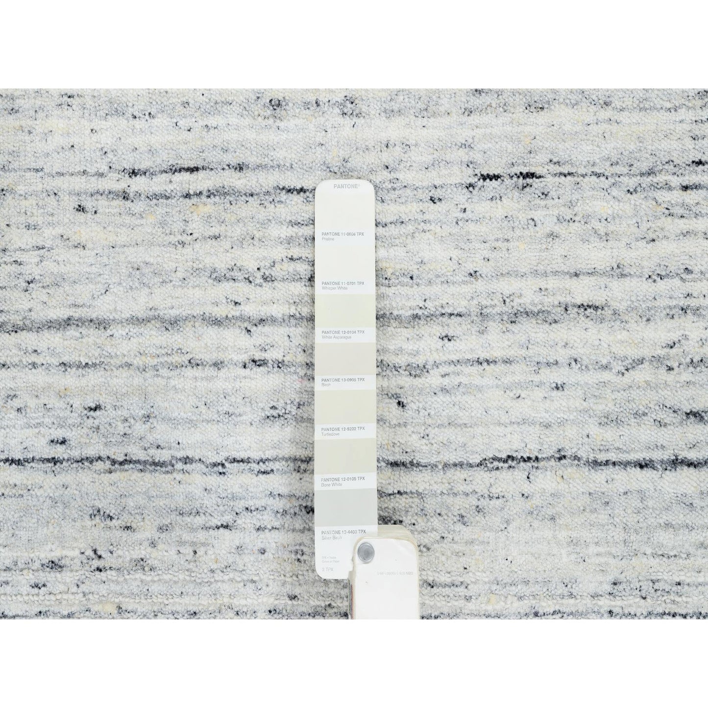 5'X7' Ivory Hand Loomed Plain Modern Striae Design Soft Wool Rug